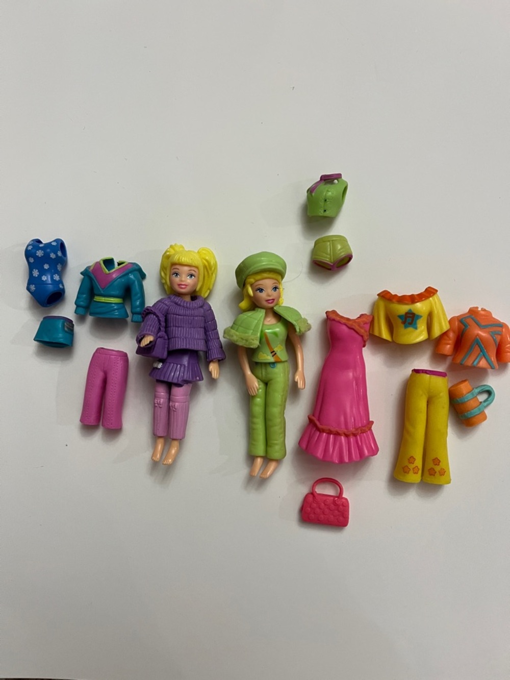 Mattel Mini Fashion Doll Playset with Mix-and-Match Outfits/Polly Pocket
#4PP